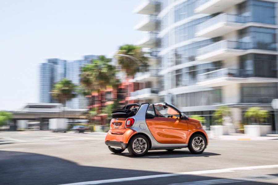  Smart ForTwo Passion Cabrio 2016 года  (NA) (фото 11 из 21)